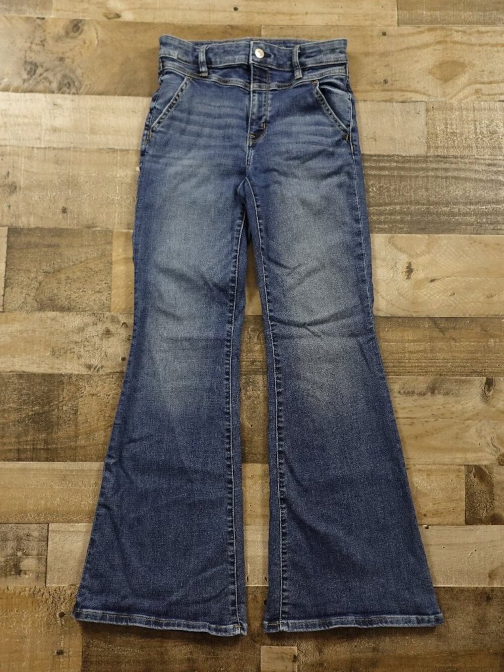 American Eagle Super High-Rise Flare Jeans Women’s 2 Short Blue Stretch Denim